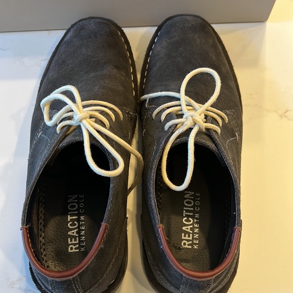 Kenneth Cole boys chukka boots, size 8.5 - Picture 3 of 5